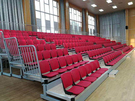 前置式高靠背翻版椅伸縮看臺(電動/手動) 前置式高靠背翻版椅伸縮看臺(電動/手動)