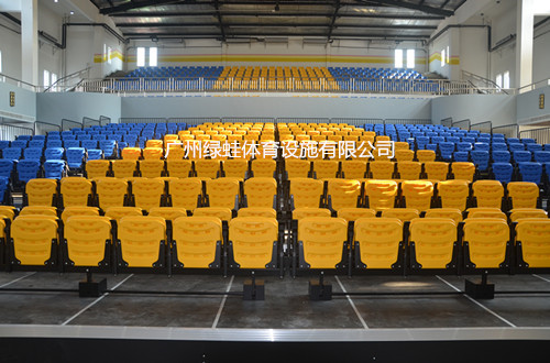 廣州大學附屬中學一層雙排伸縮看臺