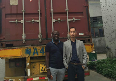 尼日利亞著名足球俱樂部FCIU選用綠蛙看臺中靠背中空吹塑椅