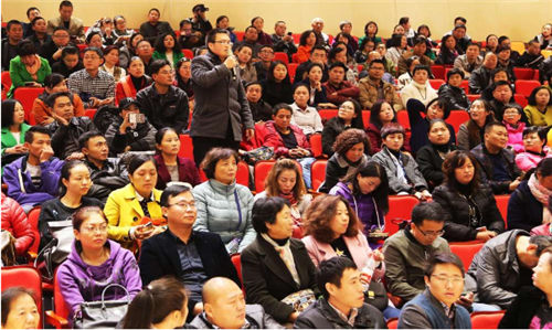 綠蛙成功落戶于樂灣國際實驗小學多功能廳