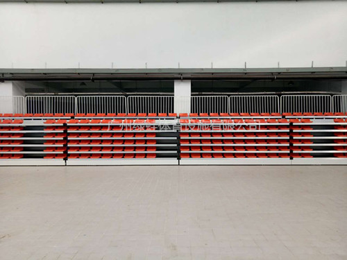 湖南雙峰縣全民健身游泳館伸縮看臺(tái)完工