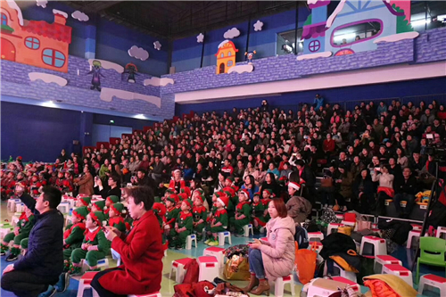 綠蛙看臺跳進了亞特蘭親子酒店的BIBI歡樂城堡