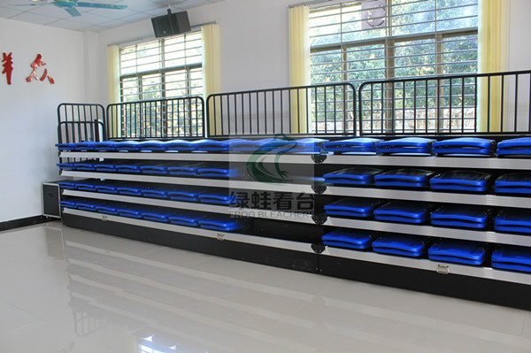 綠蛙可移動式伸縮看臺座椅