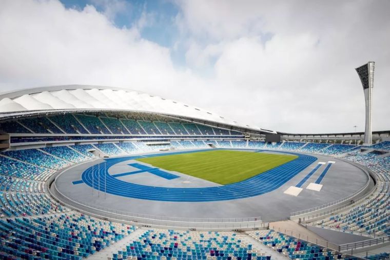 ?？谖逶大w育館落成，看臺設(shè)計細(xì)節(jié)提高觀眾舒適度