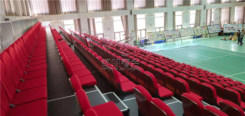 山東濟南長清區(qū)第二初級中學看臺座椅