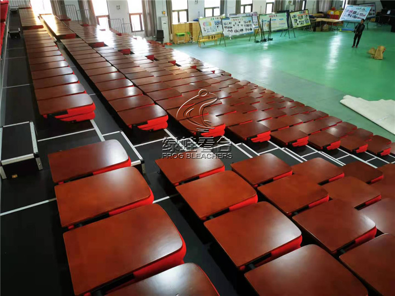 山東濟南長清區(qū)第二初級中學看臺座椅