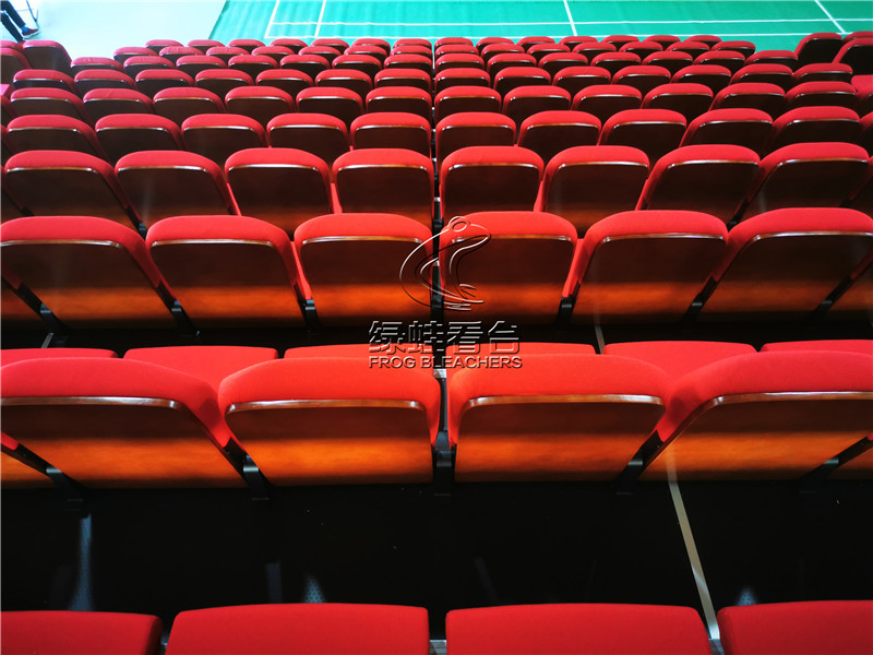 山東濟南長清區(qū)第二初級中學看臺座椅