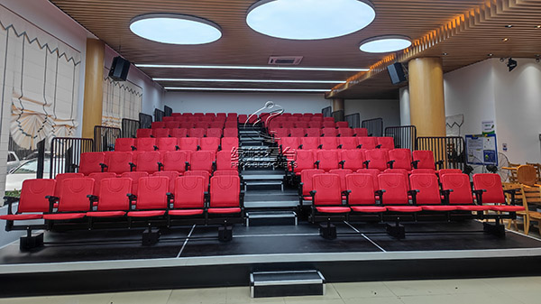 深圳市福田區南華小學電動伸縮看臺