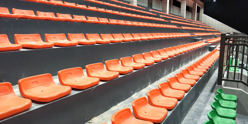 運動場、體育館應該配上怎樣的看臺座位