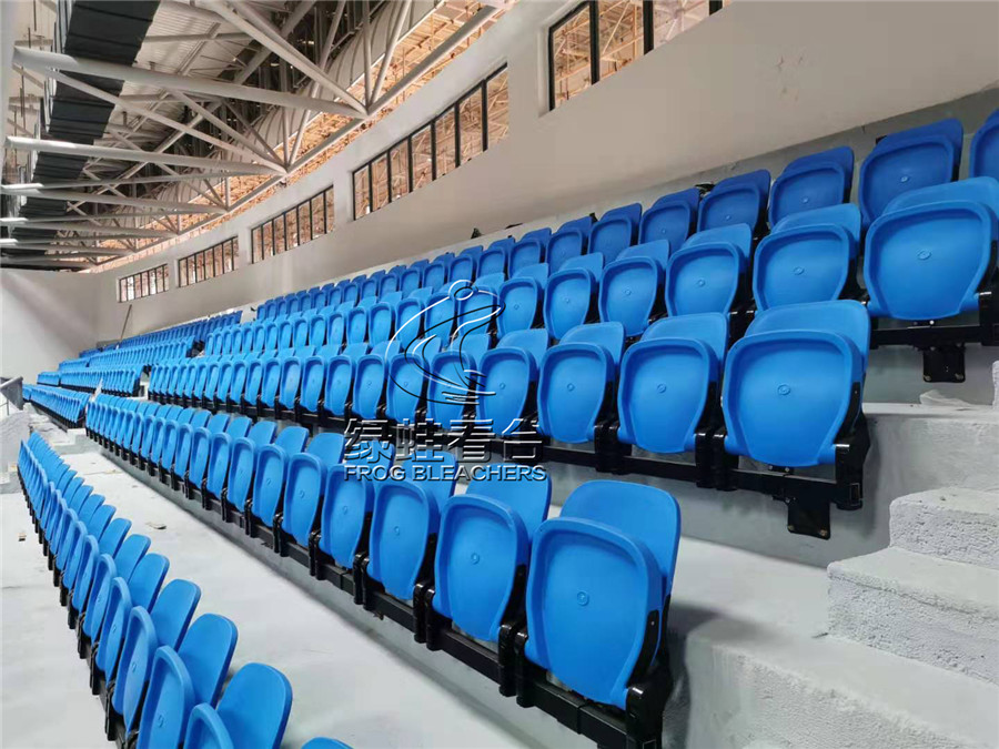 側裝翻板氣輔看臺座椅